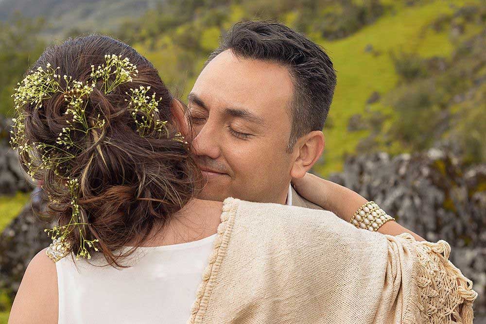 Abrazo de novios en Berlín, Santander